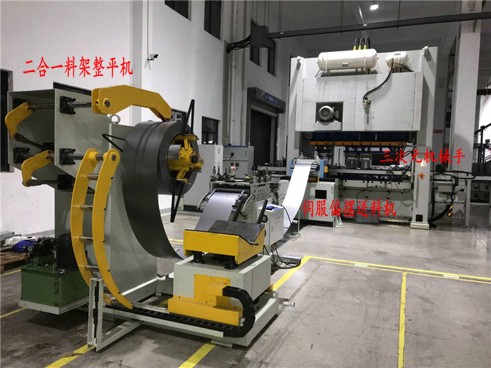 三次元機(jī)械手聯(lián)動(dòng)偏擺送料機(jī)實(shí)現(xiàn)卷料多工序沖壓